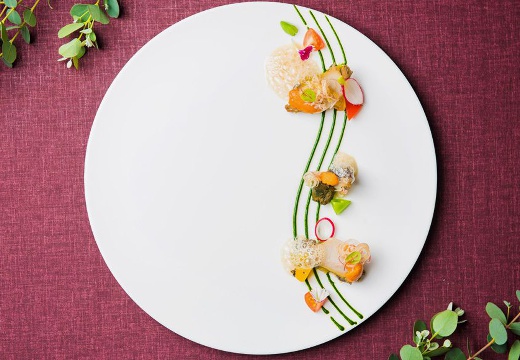 ホテル日航金沢。料理。雲丹や鮑など高級食材も使った『アーバンチャイニーズ』の一皿