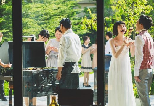 VICTORIA GROVE(ヴィクトリアグローブ)。披露宴会場。緑を望むガーデンでは、BBQなどのもてなしが叶います