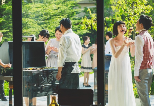 VICTORIA GROVE（ヴィクトリアグローブ）。披露宴会場。緑を望むガーデンでは、BBQなどのもてなしが叶います