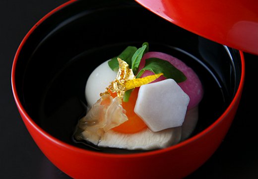 金沢ニューグランドホテル。料理。お祝いの席を彩る『紅白の丸小餅』などが揃う日本料理