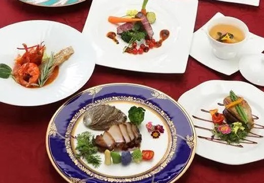 バリテラスCoCo金沢(バリテラスココ金沢)。料理。鮑などの高級食材をふんだんに使用した、ボリューム満点の婚礼料理