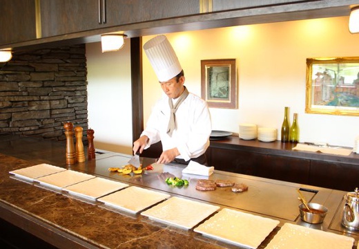 ホテルアローレ。料理。『ル・リバージュ』では、鉄板焼きのメニューも用意可能です