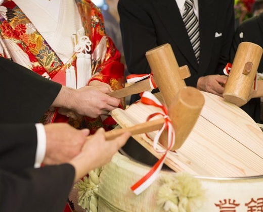 日本料理 つば甚。演出・小物。和の雰囲気にぴったりの鏡開きの演出もおすすめです