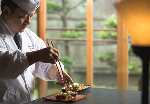 日本料理 つば甚。料理。260年以上の歴史を受け継いできた料理長が心をこめて調理