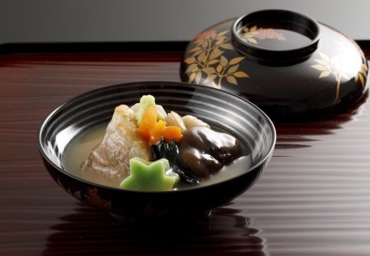 日本料理 つば甚。料理。上品な味に仕立てられた、石川の郷土料理『治部煮』