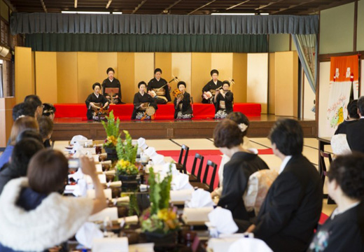 日本料理 つば甚。披露宴会場。金沢の芸妓さんの伝統芸を演出として取り入れることもできます