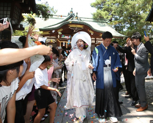 菟橋神社・諏訪会館。アクセス・ロケーション。鎮守の森に調和した歴史ある神社で、厳かな結婚式を行えます