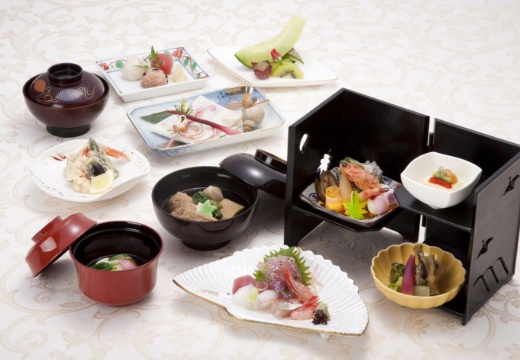 ホテル金沢。料理。料理人の細かな技が光る、慣れ親しんだ味わいの日本料理