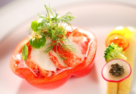 出雲記念館。料理。旬の食材を使ったメニューは、美しい色目を活かした繊細な盛付け