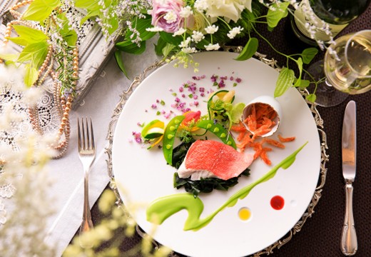エスプリ・ド・ナチュール(Esprit de Nature)。料理。季節を感じる、美しい婚礼料理がパーティーに華を添えてくれます