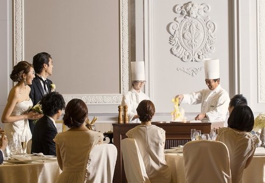ホテルクラウンパレス浜松。料理。豪快なフランベ演出が、パーティーに華を添えてくれます