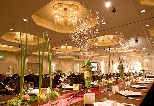 ホテルクラウンパレス浜松。披露宴会場。『フローラ』は、随所に和の要素も織り込んだ空間が特徴です