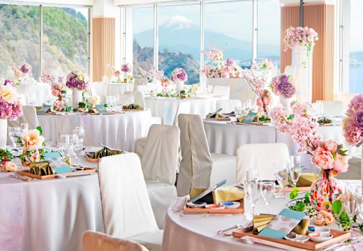 ホテルアンビア松風閣。駿河湾や富士山など、絶景が楽しめる披露宴会場