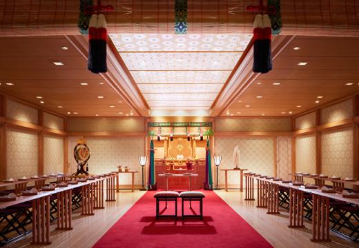 オークラアクトシティホテル浜松。挙式会場。雅楽の澄んだ演奏が響き渡るなか、厳かに神前式は進みます