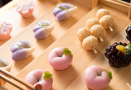大井神社 宮美殿。料理。食べるのをためらってしまう程に美しい、人気の和菓子