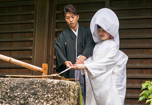 大井神社 宮美殿。挙式会場。水の神を祀る神社ならではの「水合わせの儀」も人気です