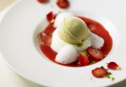 Royal St. York(ロイヤルセント ヨーク)。料理。コースを締めくくるのは、見た目も可愛らしいスイーツ