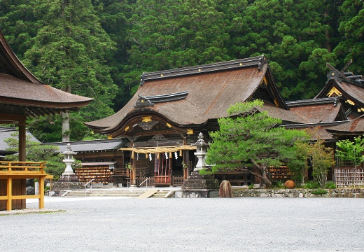 掛川グランドホテル。挙式会場。神聖な空気が漂う『小國神社』でも挙式が叶います