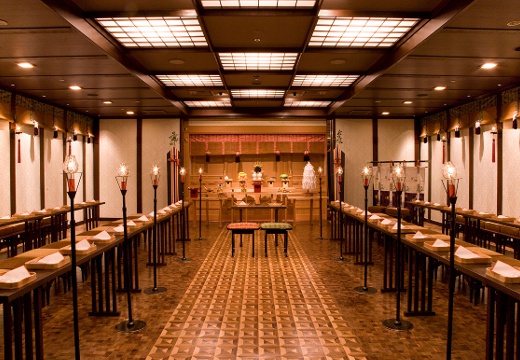 掛川グランドホテル。挙式会場。モダンな佇まいも感じられる、館内に設けられた神殿