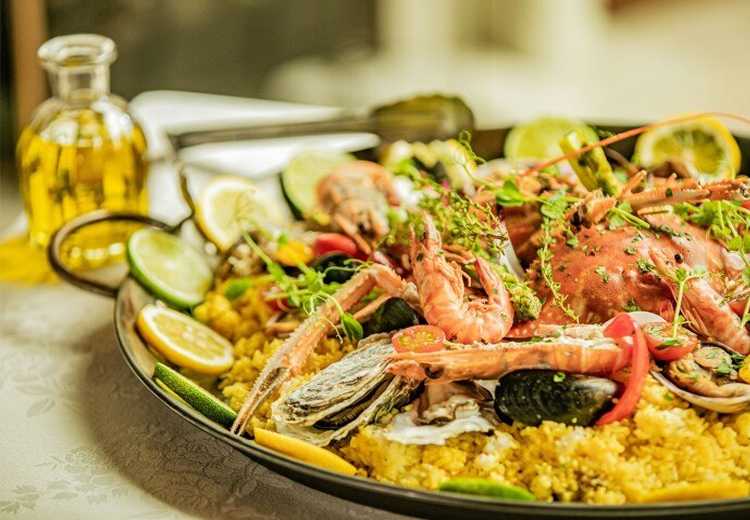 呉竹荘×旧青葉邸 ~メゾン・ド・リアン~。料理。地産地消にこだわった彩り豊かなメニューが揃います