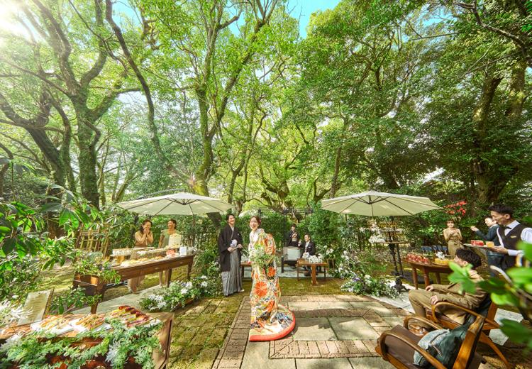 浜松八幡宮 楠倶楽部。披露宴会場。『イザナギ ガーデン』では開放的なパーティーが実現