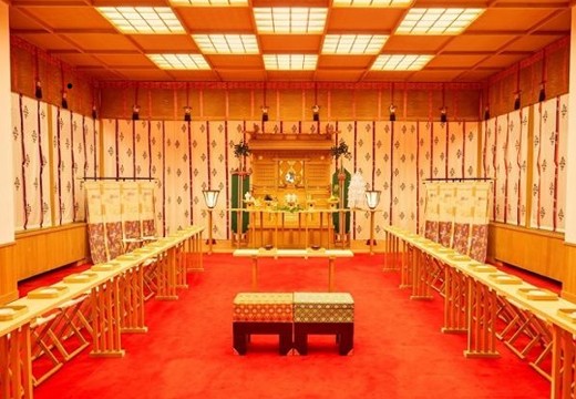 つま恋リゾート 彩の郷。挙式会場。『神殿』には由緒ある『事任八幡宮』のご分霊が奉納されています