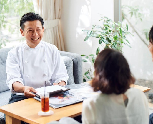 ARBRE ORANGE(アーブルオランジュ)。スタッフ。婚礼料理の相談をシェフと直接できるのも、うれしいポイント