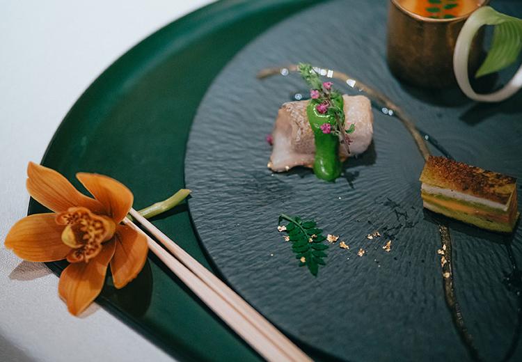 呉竹荘。料理。創業当時から受け継がれる伝統の味で、大切なゲストをおもてなし