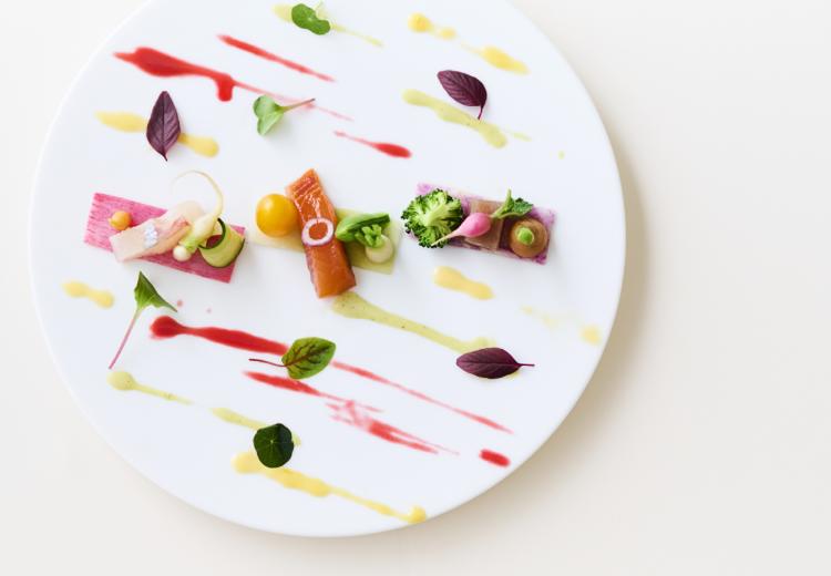 Miel Cloche(ミエルクローチェ)。料理。季節の彩りと共に口の中を満たす素材の旨味に舌鼓