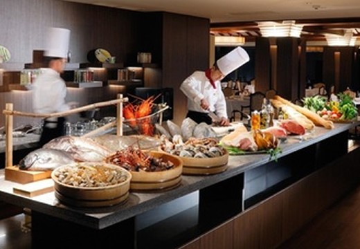 鳥羽国際ホテル。料理。『シーホース』にあるオープンキッチンはライブ感も抜群