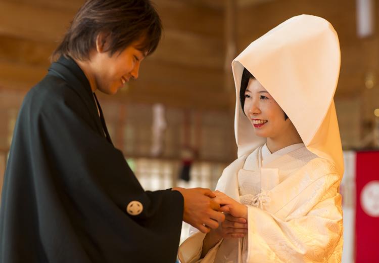 椿大神社。挙式会場。夫婦の証に指輪の交換を行う儀式も取り入れられています