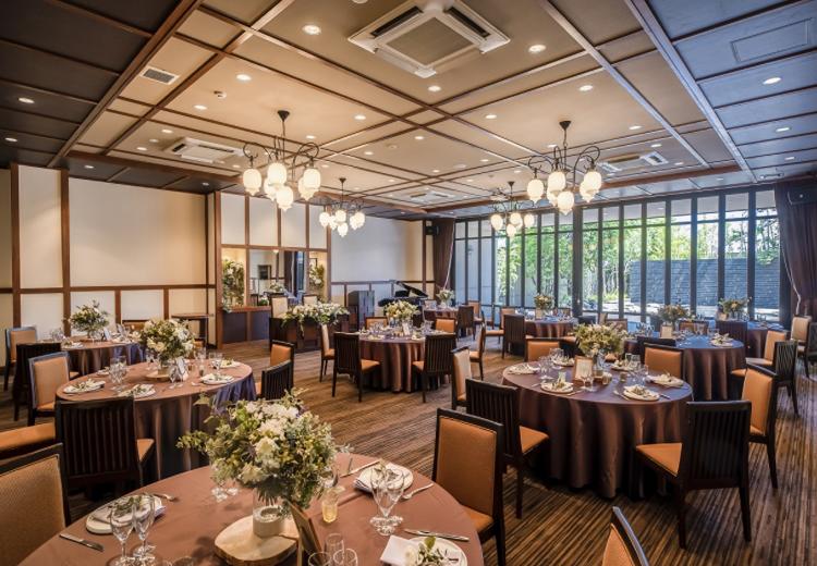YOKKAICHI HARBOR 尾上別荘(四日市ハーバー)。披露宴会場。『ガーデンサイドルーム』には、90名まで着席できます