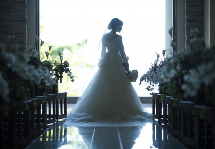 YOKKAICHI HARBOR 尾上別荘（四日市ハーバー）。挙式会場。ウェディングドレス姿の花嫁が美しく映える空間