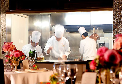 KAODEN(華王殿)。料理。料理重視派にはオープンキッチンを備えた『ラ・カシータ』が人気