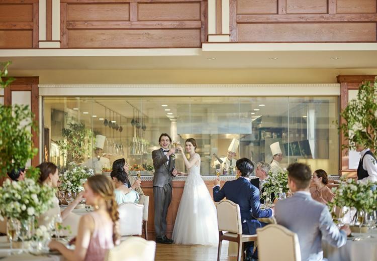 Miel Cocon（ミエルココン）。料理。料理ができあがる過程も楽しめる、会場併設のオープンキッチン