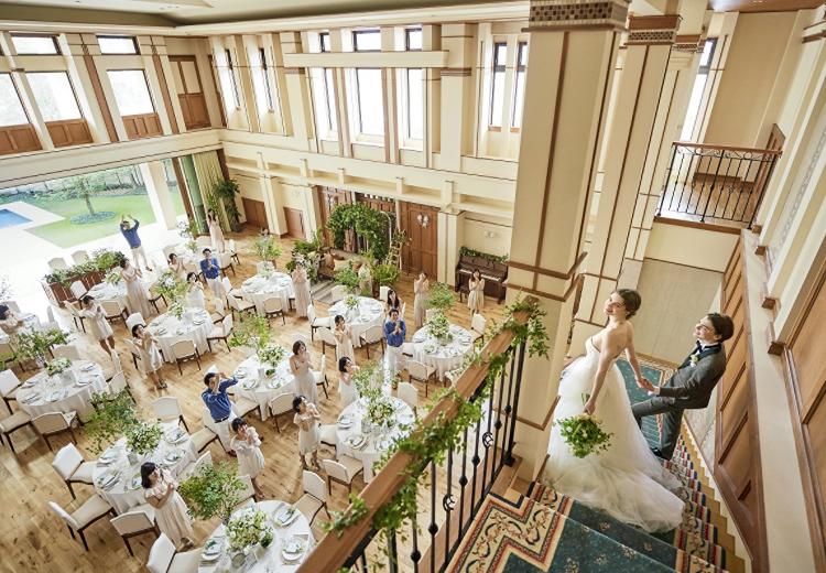 Miel Cocon（ミエルココン）。披露宴会場。階段やオープンキッチンなど充実した設備もポイントです