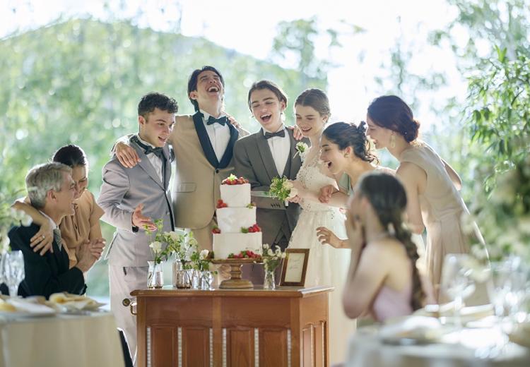 Miel Cocon（ミエルココン）。披露宴会場。プール併設のガーデンで、カジュアルなパーティーを満喫