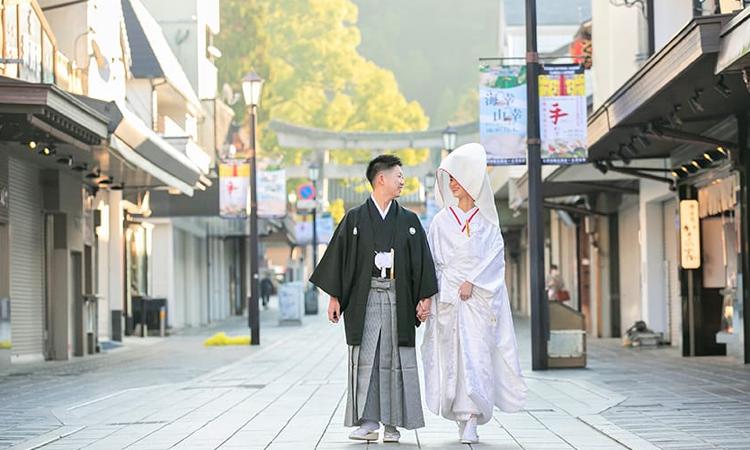 NIPPONIA HOTEL 伊賀上野 城下町(ニッポニアホテル 伊賀上野 城下町)。演出・小物。古き良き町並みでのロケーション撮影。お気に入りの場所で写真を残せます