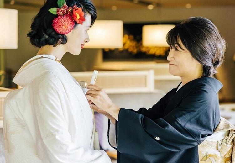 NIPPONIA HOTEL 伊賀上野 城下町(ニッポニアホテル 伊賀上野 城下町)。挙式会場。花嫁の帯に母親が扇を挿す「扇の儀」は心に残るシーンに