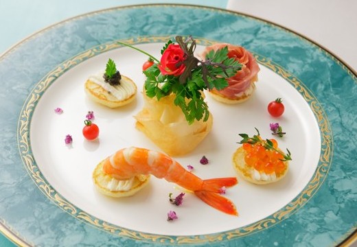 薔薇舘。料理。薔薇をイメージした美しい盛りつけにゲストも大満足