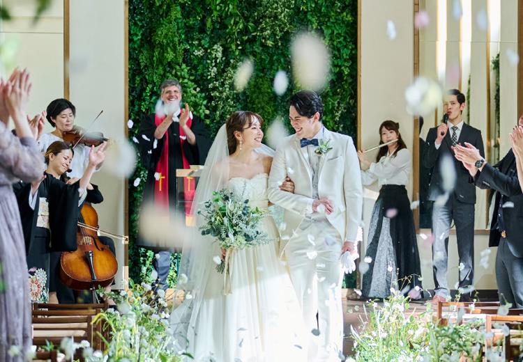 センティール・ラ・セゾン 岐阜。挙式会場。生演奏の美しい音色がふたりを包み込み、より感動的なシーンに