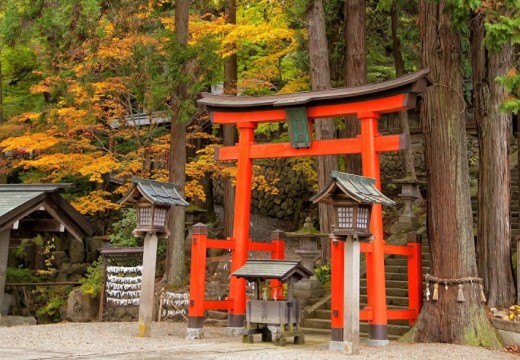 NAGASE(ナガセ)。挙式会場。四季折々の景色を背景に、落ち着きのある神前式を実現