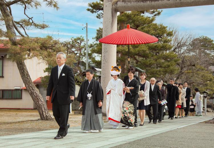 NAGASE（ナガセ）。挙式会場。厳かな神前式は、和装を着て臨む雅な花嫁行列から始まります