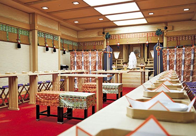 高山グリーンホテル。挙式会場。厳かな神殿では日本古来からの神前式を執り行えます