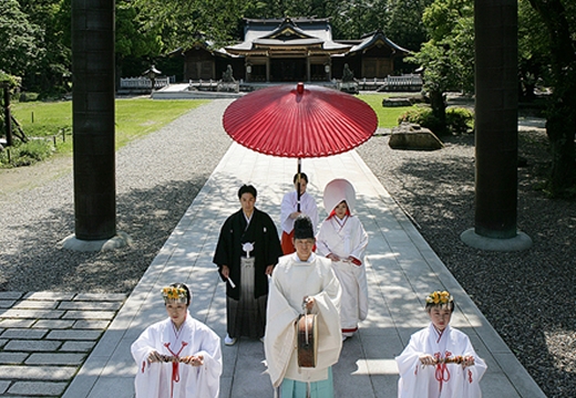 岐阜護国神社せいらん会館。挙式会場。式の終わりは花嫁行列で御本殿を後にする「退下」