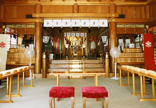 ガーデンレストラン徳川園。挙式会場。由緒正しい神社の本殿での神前式は、凛とした空気に包まれます