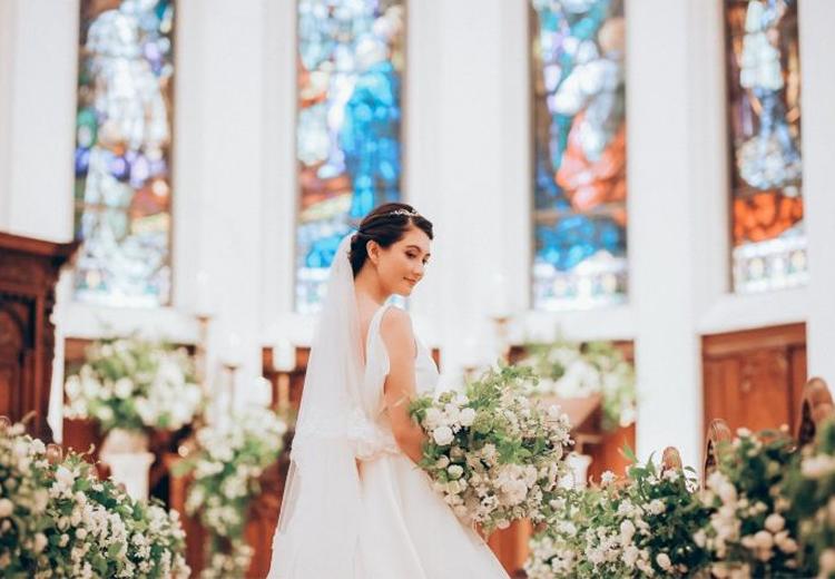 Neo Japanesque Wedding 百花籠(ネオ ジャパネスク ウェディング 百花籠)。挙式会場。純白のウェディングドレス姿が美しく映える空間です