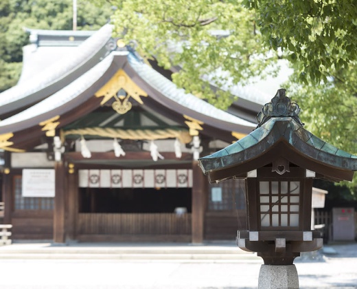 真清田神社参集殿。アクセス・ロケーション。心を癒す緑を近くに感じられる空間で、特別な時間を過ごせます
