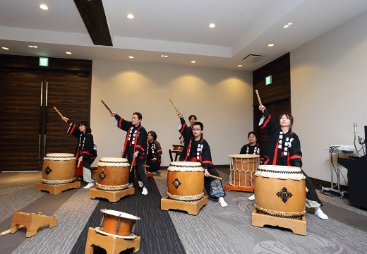 真清田神社参集殿。披露宴会場。広々としているため、大規模な余興も披露可能です