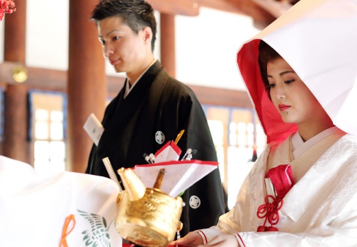真清田神社参集殿。挙式会場。神職や巫女が儀式の流れや作法を教えてくれるので、ふたりも安心